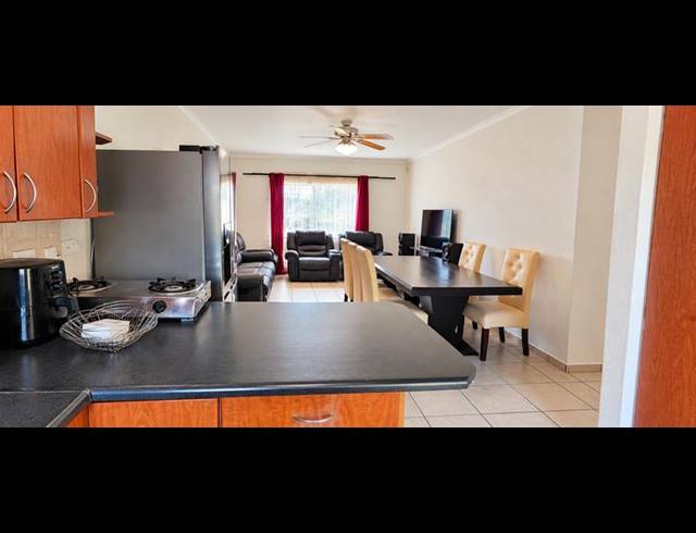 3 BEDROOM TOWNHOUSE FOR SALE IN HEUWELSIG ESTATE